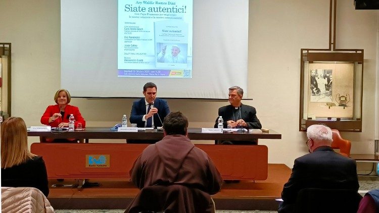 Presentación del libro en la sede de Radio Vaticano