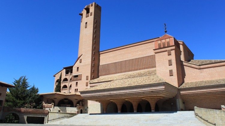 Moderní mariánská svatyně v Torreciudad