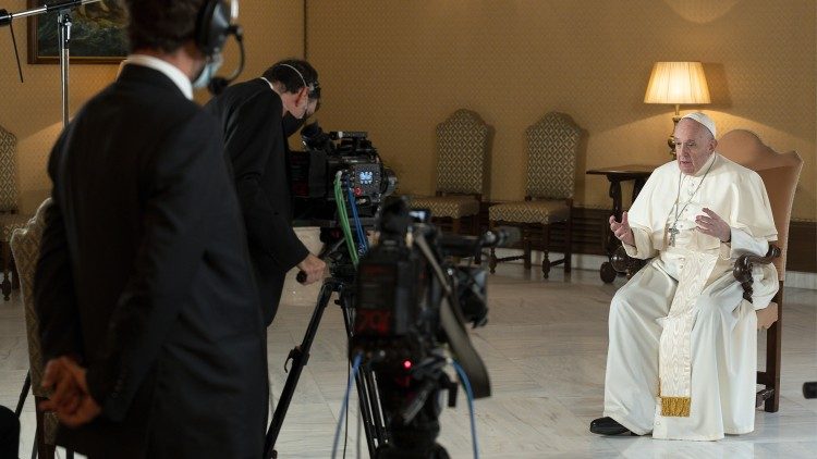 Papa Francisco na gravação da série Netflix