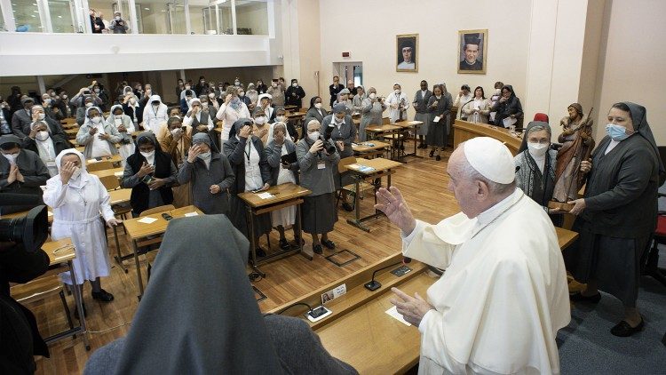Папа Франциск на встрече с салезианками