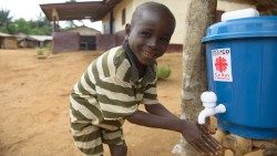 Un-bambino-assistito-da-Caritas-Internationalis-in-LiberiaAEM.jpg