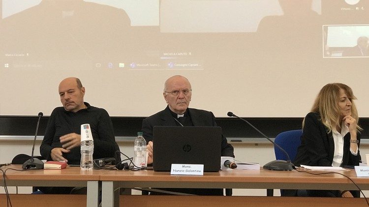 Monsignor Galantino (al centro) alla presentazione dell'indagine all'Università Roma Tre