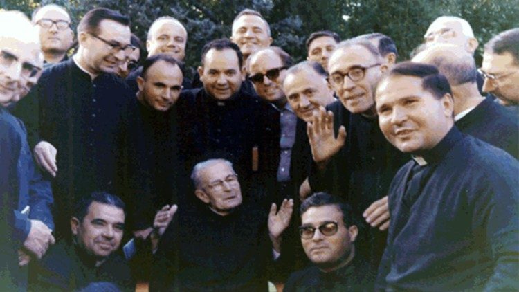 Blessed James Alberione with members of the Institute of Jesus the Priest