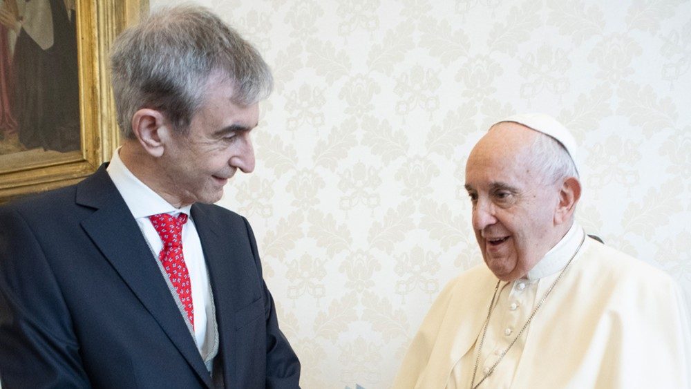 El Papa Francisco encuentra a Nelson Castro, autor del libro "La salud de los Papas".
