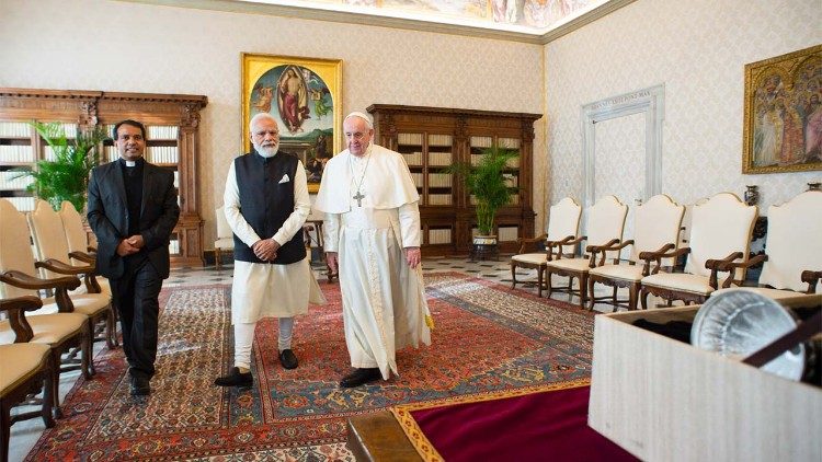 2021.10.30 Papa Francesco incontra S.E il Signor Narendra Modi  primo Ministro dell 'India