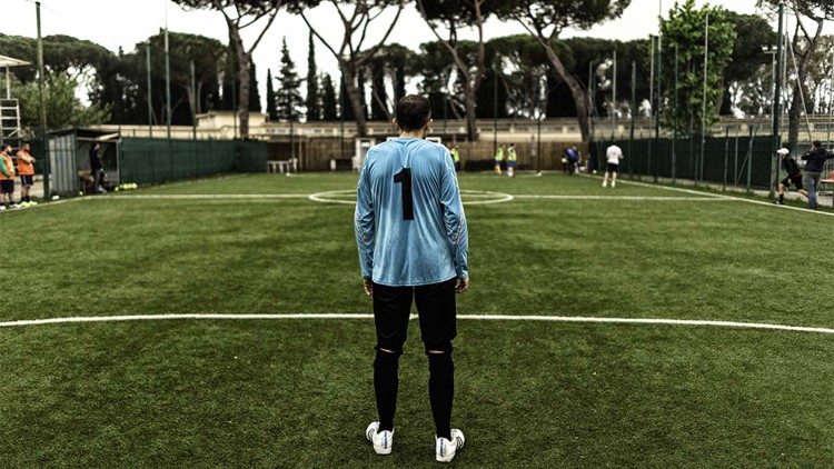 Immagine tratta dal documentario "Crazy for Football" (foto di Andrea Boccalini e Emanuele Artenio)