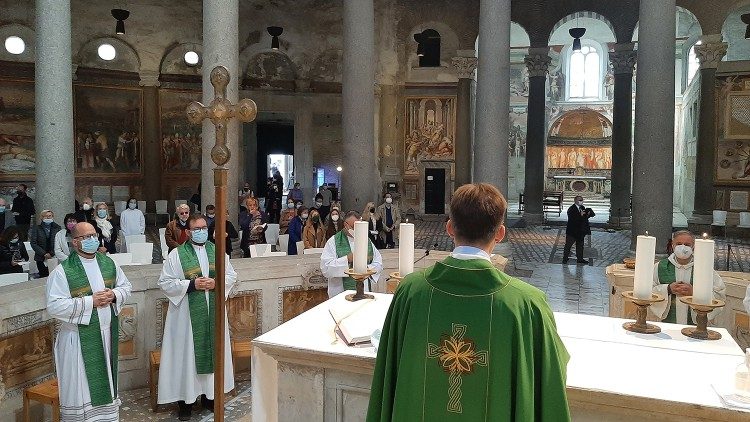 Németh Norbert olaszországi magyar főlelkész a Szent István kerektemplomban az animátorok szentmiséjén 