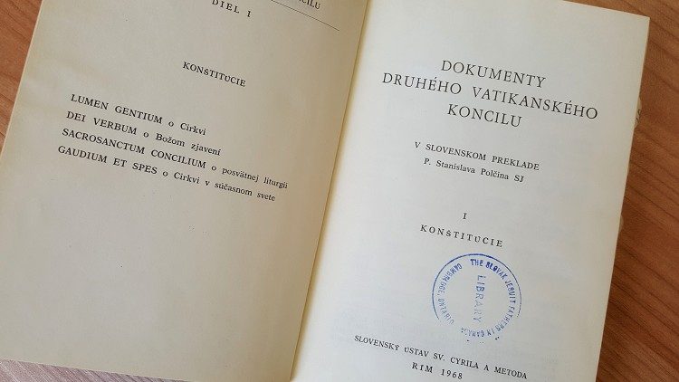 Prvý zväzok Dokumentov II. vatikánskeho koncilu v preklade S. Polčina SJ