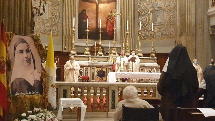 Santa Misa en la Iglesia de Santa María de Montserrat de los Españoles en Roma