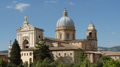 La visita del Papa ad Assisi: un abbraccio e una vicinanza concreta 
