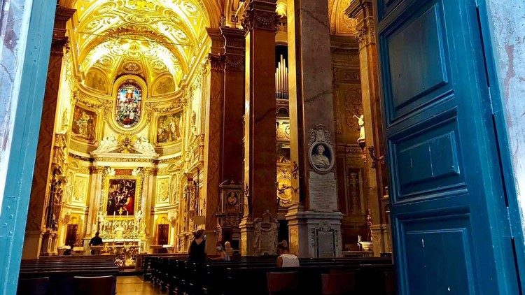Offene Kirchenpforte im Herzen Roms: Santa Maria dell´Anima