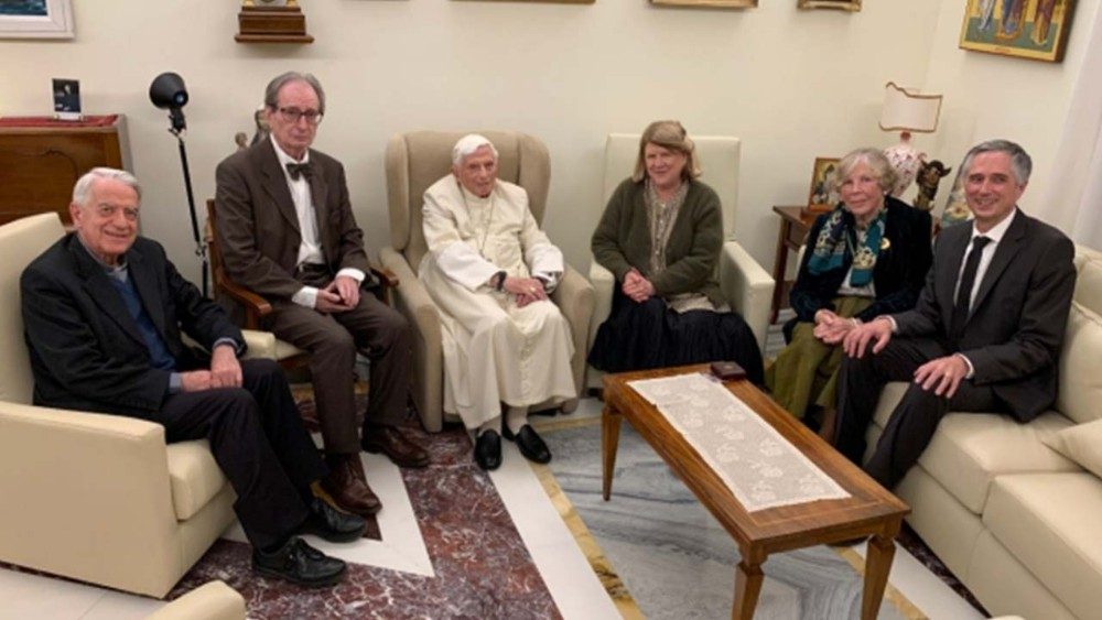 La papa emerit Benedict, pr. Federico Lombardi și laureații Premiului Ratzinger din 2020 și 2021