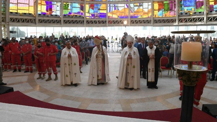 البطريرك الماروني يسلط الضوء على خدمة الفقراء في عظته مترئسا القداس الإلهي بمناسبة اليوم العالمي للفقراء 