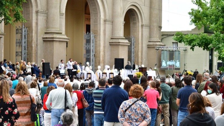 Peregrinos uruguayos acuden al Santuario de la Virgen de los Treinta y Tres