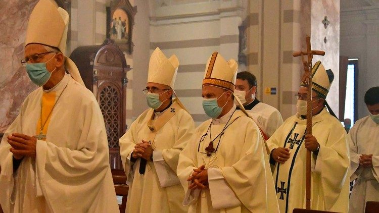Procesión de obispos uruguayos en el Santuario de su Patrona en Florida