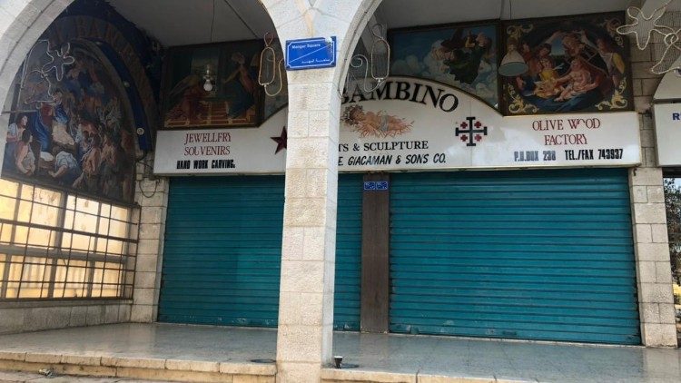 Il negozio "Il Bambino, art and sculpture" dei fratelli Giacaman, a Betlemme