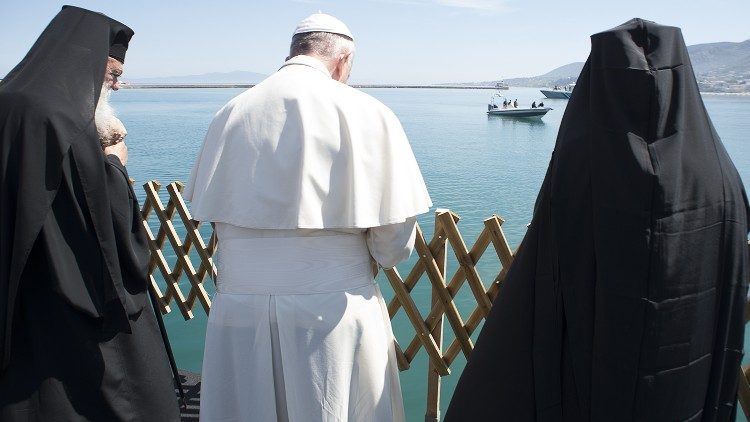 Papa Francisco na visita à Ilha de Lesbos, em 16-04-2016 