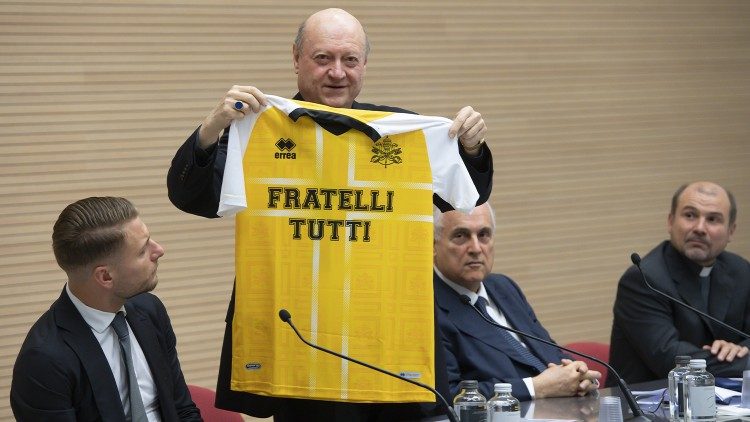 Card. Gianfranco Ravasi presenting the jersey of the "Pope’s Team - Fratelli tutti". 