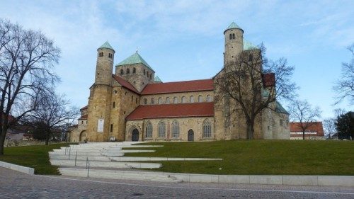 D: Missbrauchsbetroffene erinnern im Hildesheimer Dom an ihr Leid