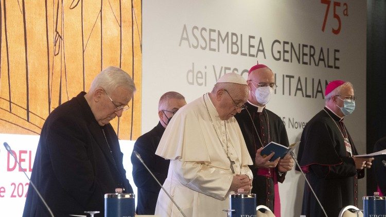 Le Pape François lors de l'assemblée plénière des évêques italiens à Rome, lundi 22 novembre 2021. 