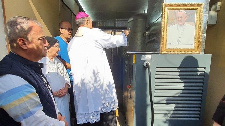 Acto de bendición del sistema de oxígeno donado por el Papa al Hospital de Saint Raphael en Bragdad, Iralk