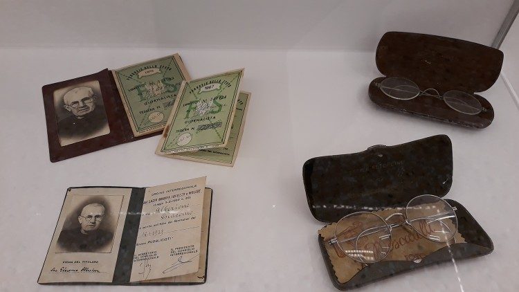 Various personal objects, including Blessed James Alberione's journalist credentials