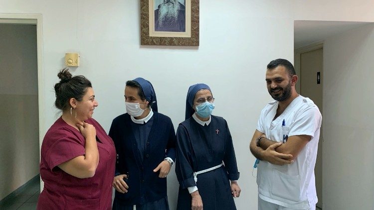 Ospedale psichiatrico Beirut: suore e personale infermieristico