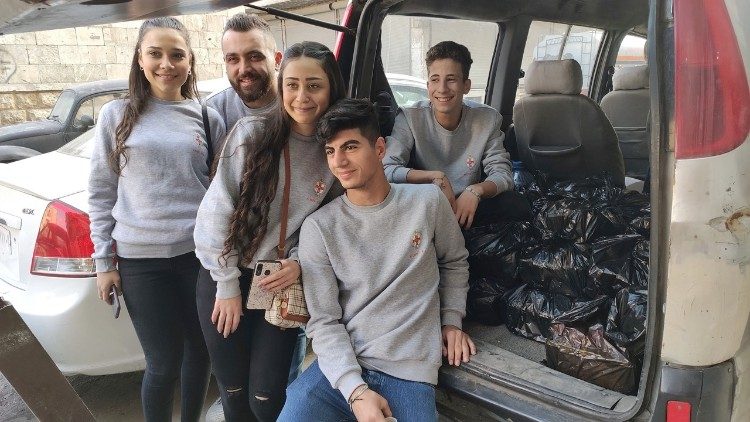 Alcuni giovani volontari ad Aleppo