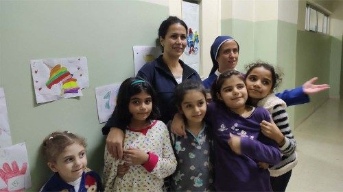 Libano: tra fede e solidarietà, le sfide delle scuole cattoliche in un Paese in crisi 