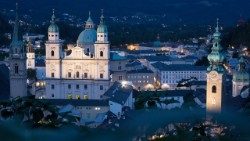 Salzburg-Dom-bei-Nacht.jpg