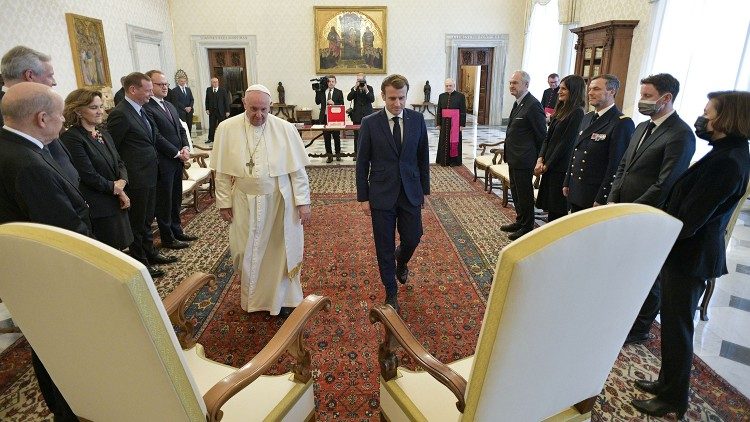 Papa Francisc a primit vizita oficială a președintelui francez Emmanuel Macron