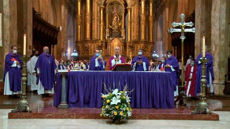 Santa Misa presidida por el Cardenal Mario Poli