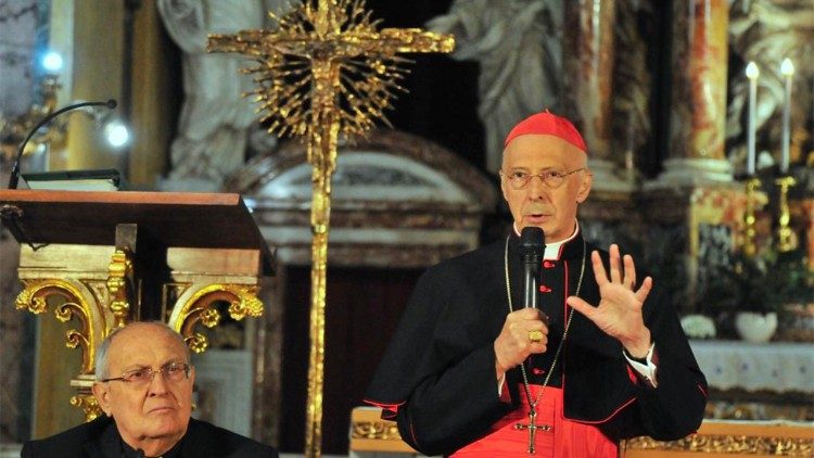 Il cardinale Bagnasco alla presentazione del libro sul catechismo commentato da 23 cardinali