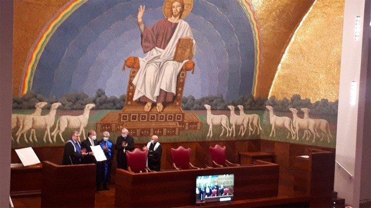 Lateranense: l'ambasciatore Sebastiani riceve un'onorificenza