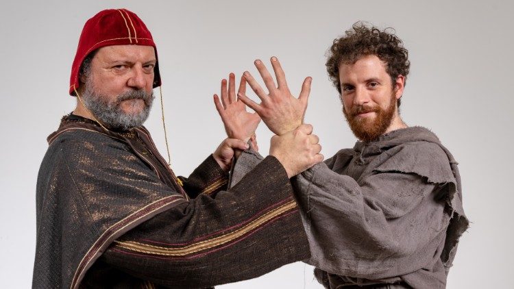 Stefano di Lauro (a destra) con Mauro Mandolini, che interpreta Pietro di Bernardone