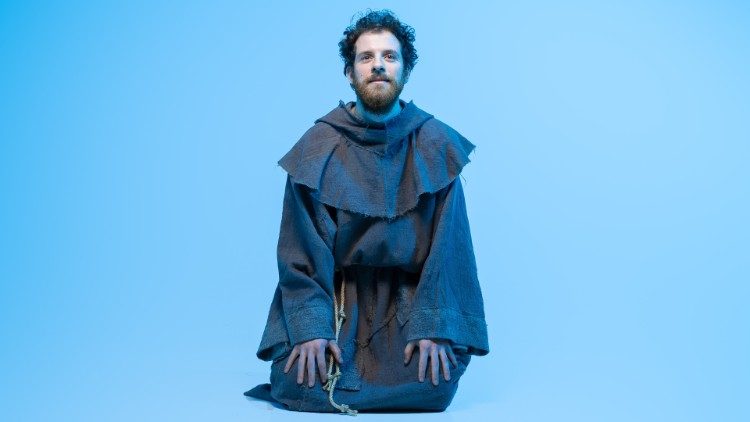 Frate Francesco, interpretato da Stefano di Lauro nel nuovo "Forza venite gente"