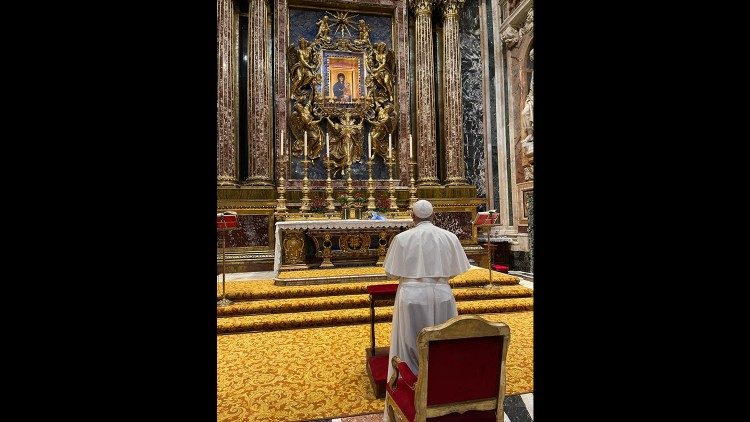La preghiera del Papa alla Salus Populi Romani