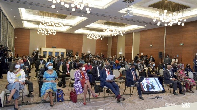 Cabo Verde - Conferencia, no Sal, sobre "Financiar o Desenvolvimento da África pós-covid-19"