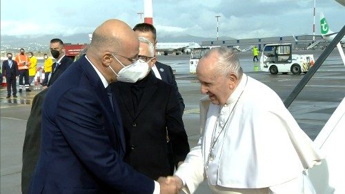 Papa Francesco è arrivato in Grecia 