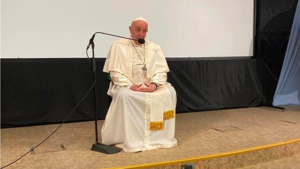 Záber z návštevy pápeža Františka v komunite Cenacolo, 8. dec. 2021