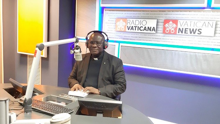 L'Abbé Alphonse Seck, Secrétaire Général de Caritas Sénégal et Vice-président de Caritas Afrique, dans le Studio de Radio Vatican