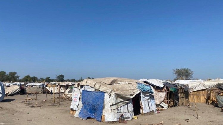 Šalies viduje perkeltųjų asmenų stovykla Pietų Sudane