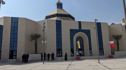 Bahrein, Tagle: “pietre vive” con la Parola, l’Eucaristia e la carità