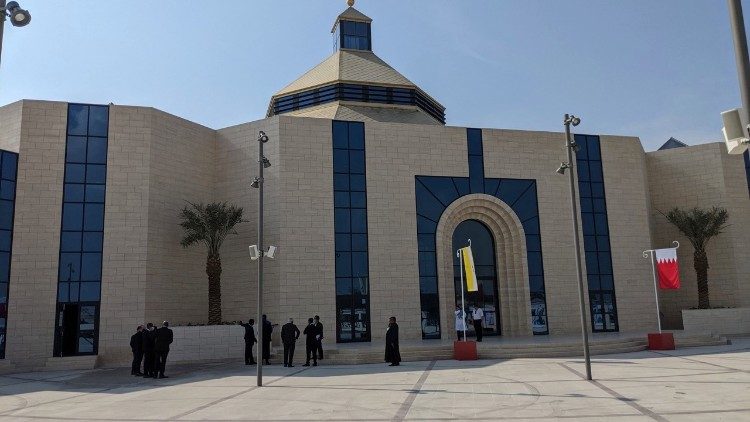 Katedrála Panny Marie Arabské v Awali, slavnostně otevřená Jeho Veličenstvem králem Bahrajnu Hamadem bin Isou Al Chalífou 9. prosince 2021.