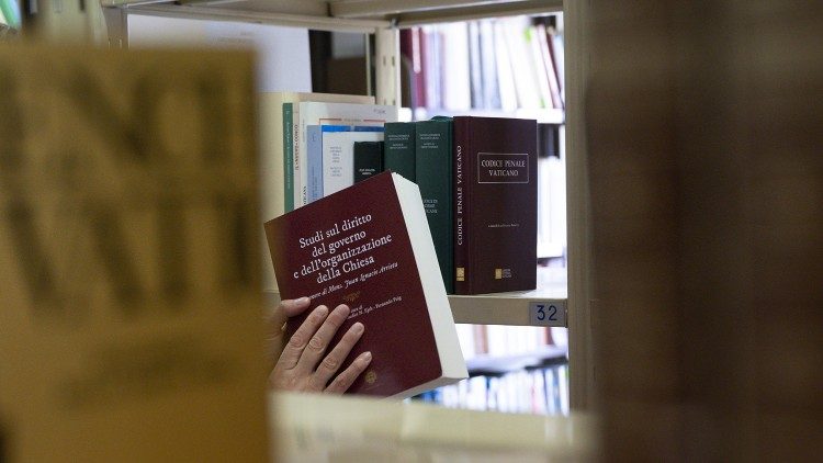 Pontificio Consiglio per i Testi Legislativi - un volume sul Diritto ecclesiastico