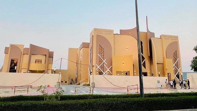 A nova igreja nos Emirados Árabes Unidos