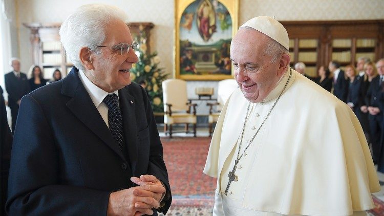 Papa Francisco com Mattarella e cardeal Parolin em 16/12/2021