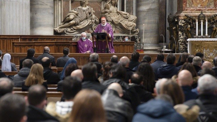 La celebrazione della Messa per i dipendenti vaticani in vista del Natale
