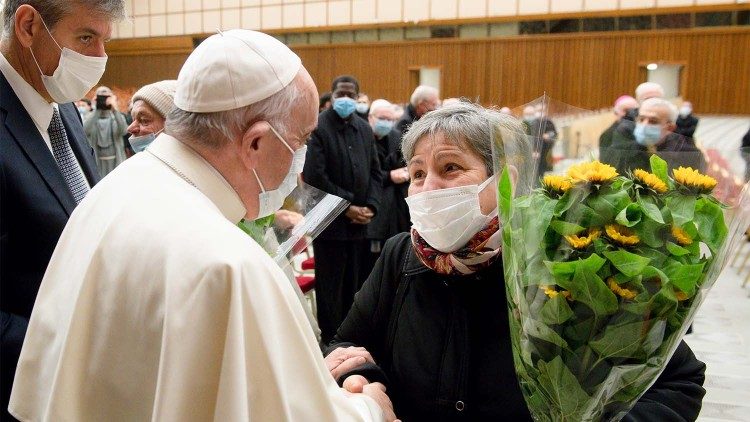 Il Papa riceve il dono di 85 girasoli
