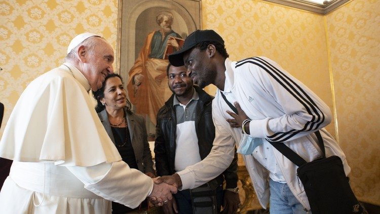 2021.12.17 Papa Francesco ha ricevuto stamani i primi rifugiati giunti in Italia da Cipro 